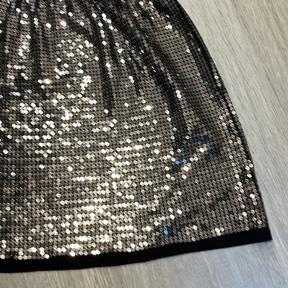 Sequin skirt with tulle overlay. Great for parties! - Picture 8 of 8